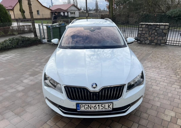 Skoda Superb cena 69999 przebieg: 85000, rok produkcji 2017 z Nysa małe 232